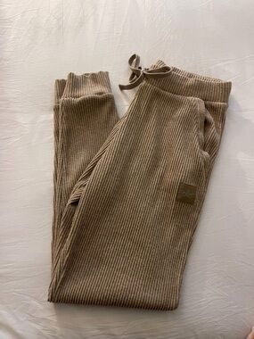 Alo yoga Muse jogger sweatpants